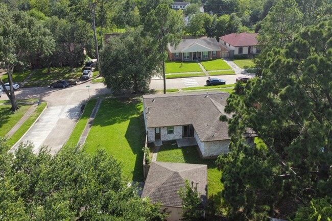 Building Photo - 6022 Beaudry Dr