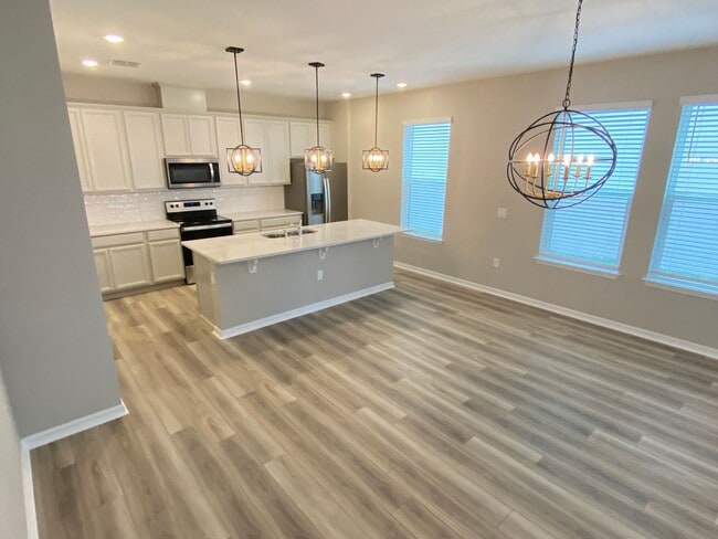 Building Photo - 4/2/5 Winter Garden Townhouse