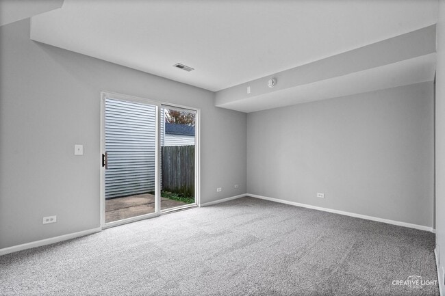 Building Photo - 911 Symphony Dr
