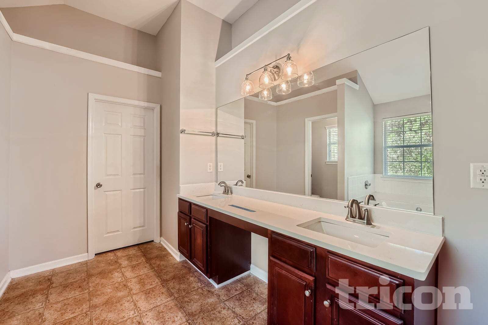 Building Photo - 5190 Hopewell Manor Dr