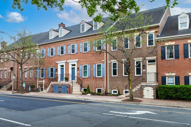 Primary Photo - 1016 Duke St
