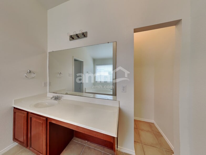 Building Photo - 1207 Fox Glen Trail