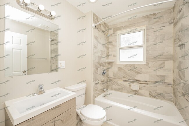 Building Photo - 1569 Longwood Rd