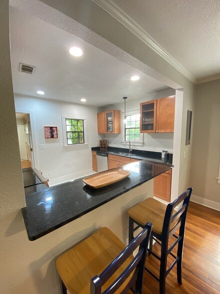 Building Photo - 1523 E Avery St