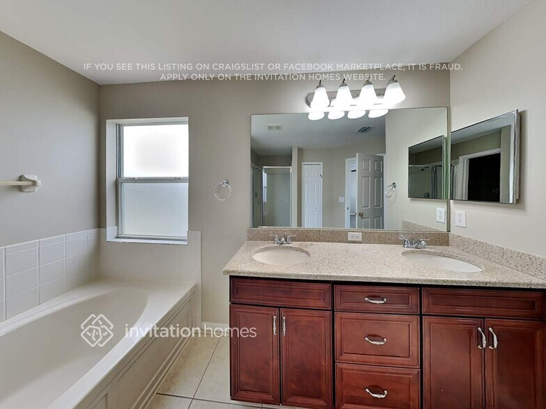 Building Photo - 1807 Sweetspire Dr