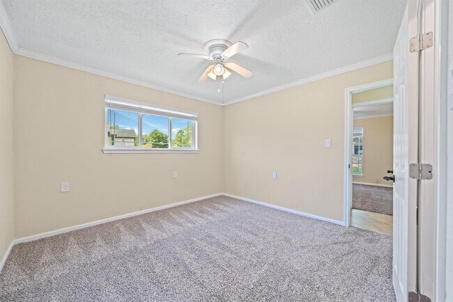 Building Photo - 5123 Shady Oaks Ln