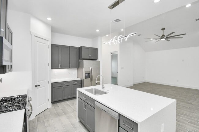 Building Photo - 517 Lovers Ln