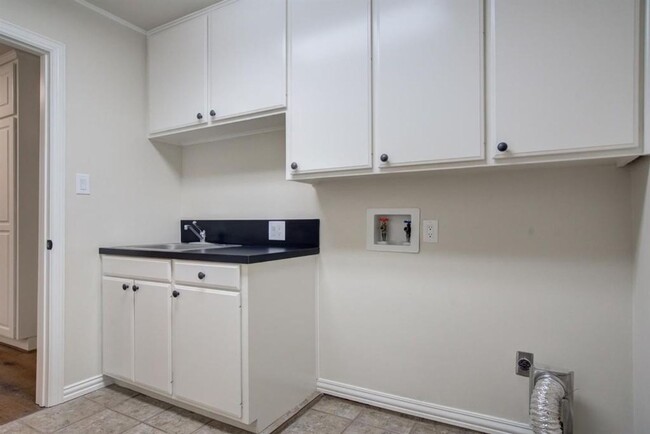 Building Photo - Available now- Tech Terrace Remodeled 4 Be...