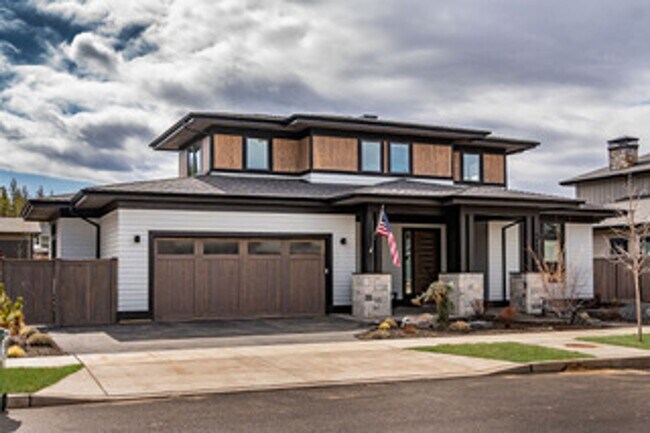 Building Photo - Custom 4 Bed Home in Shevlin West