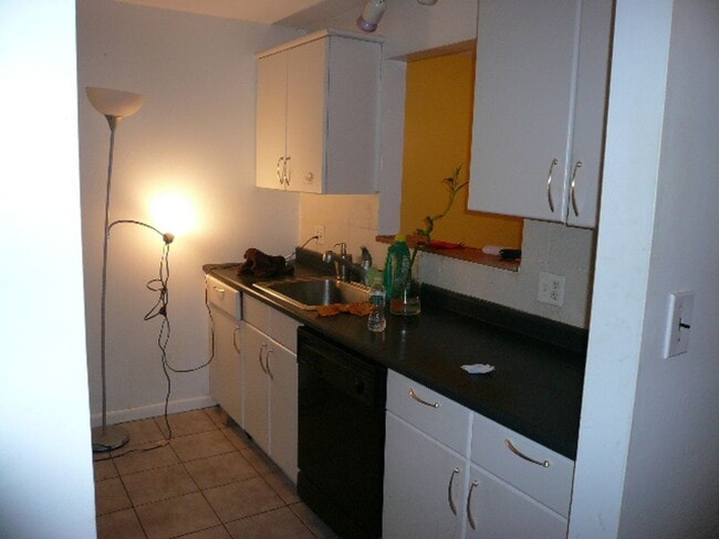 Building Photo - 2Br/1.5Bth in Newton! Charles River trails, AC, parking included, H/HW included!
