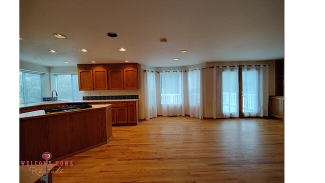 Building Photo - Beautiful open floorplan in amazing Steilacoom!!  All appliances included, large yard!!