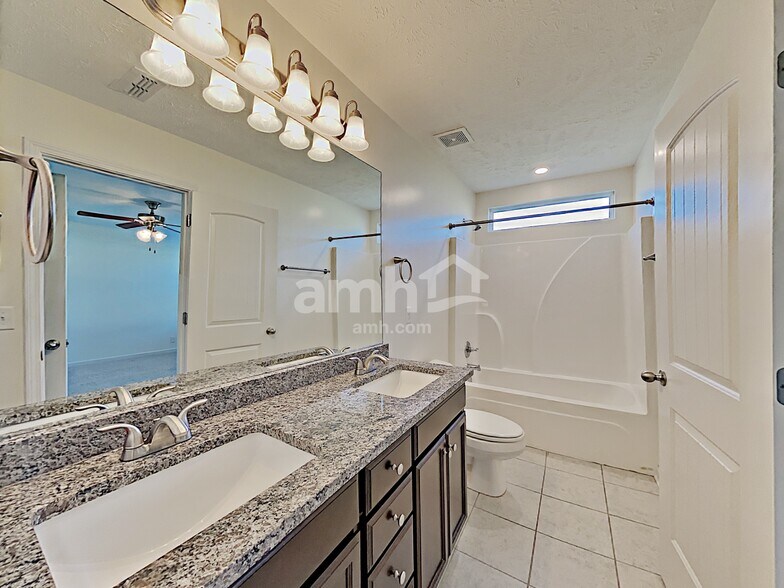 Building Photo - 1617 Ursuline Ln
