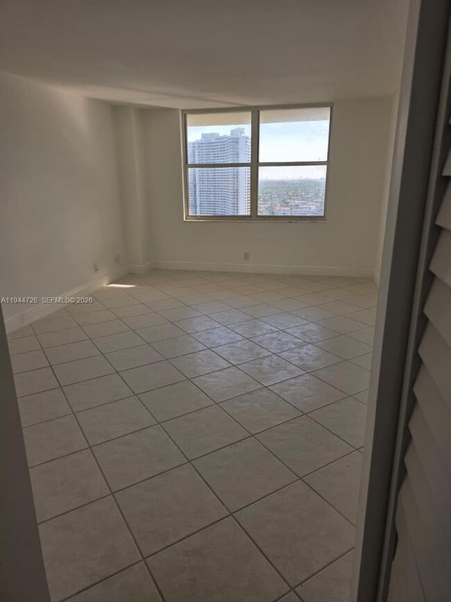 Building Photo - 18151 NE 31st Ct