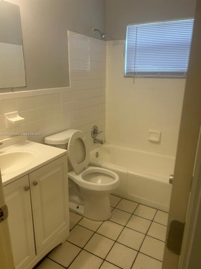 Building Photo - 4030 NW 30th Terrace