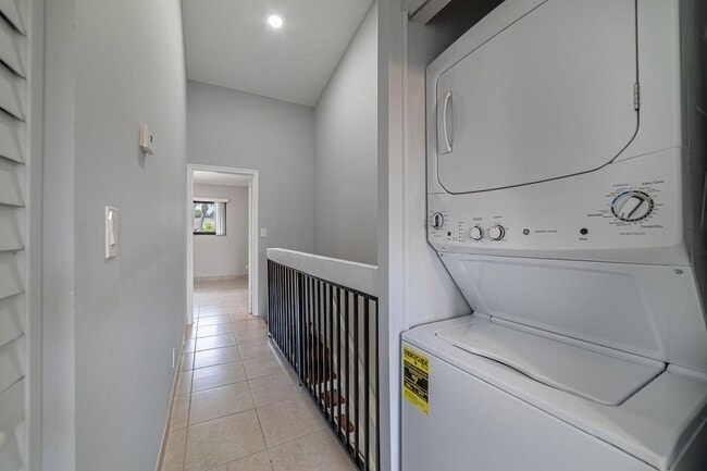 Building Photo - 2720 S Oakland Forest Dr