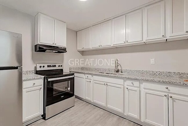 Building Photo - 1450 Wyman St NE