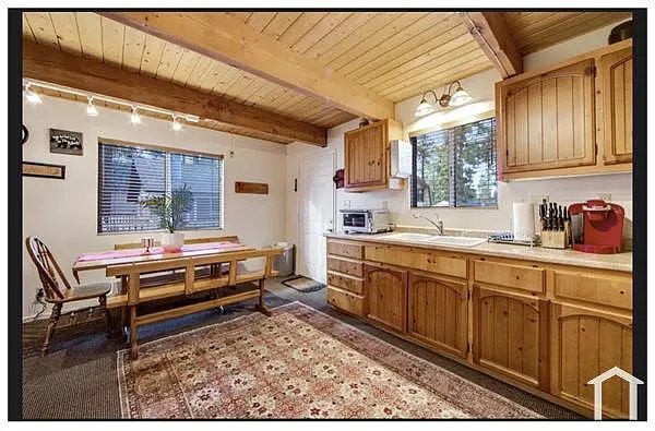 Building Photo - 2017 Manzanita Ln