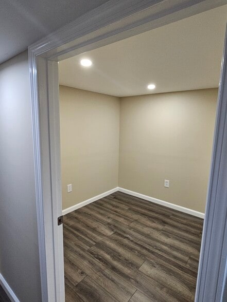 Den Entry - 3503 Dunnington Rd