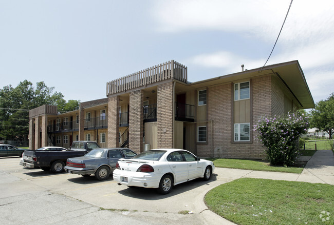 Primary Photo - Brookhaven Plaza