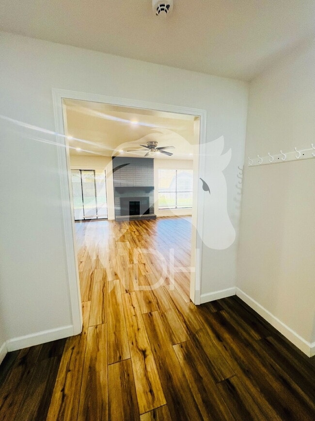 Building Photo - 414 Deer Run