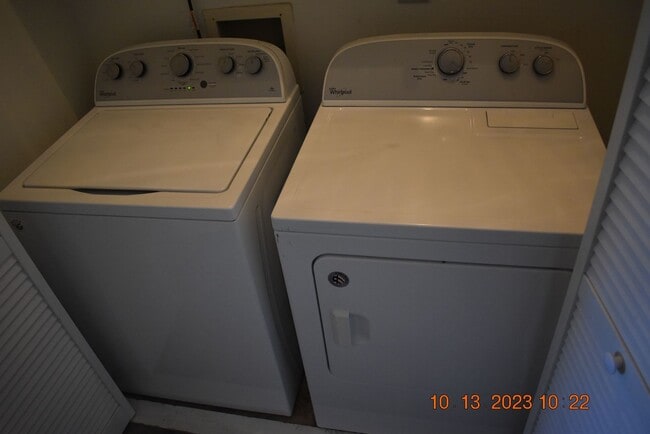 Building Photo - **MOVE IN INCENTIVE** Spacious 3 bedroom Condo - Half of February Rent FREE If Lease Signed By En...