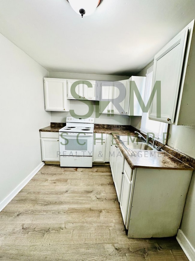 Building Photo - Spacious 2-3 bedroom home in Park Hill- Section 8 accepted