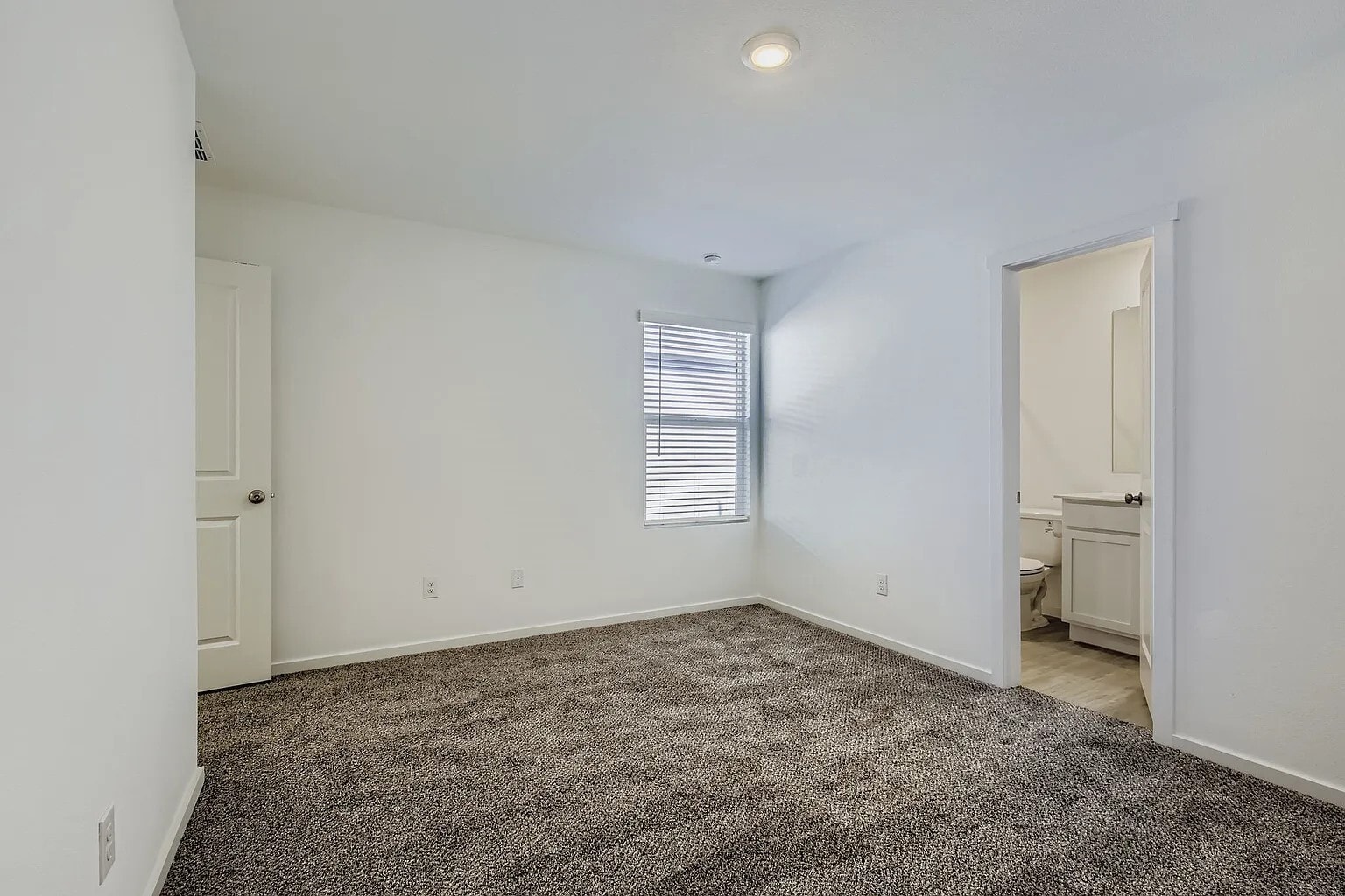 Building Photo - 904 Sandhill Crane Ln