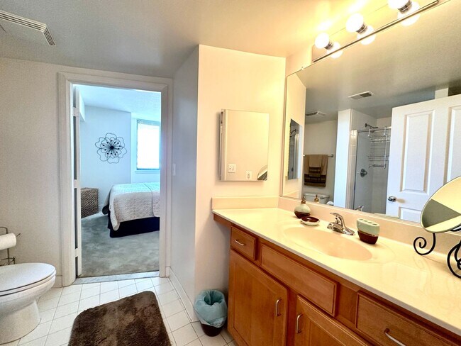Building Photo - Fully Furnished Luxurious 2 Bedroom Condo ...