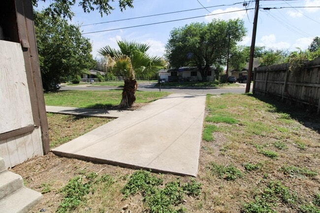 Building Photo - 2915 Christian Dr