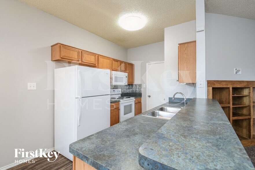 Building Photo - 10240 Dawson Trail