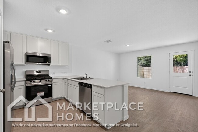 Building Photo - 412 Sambal Dr