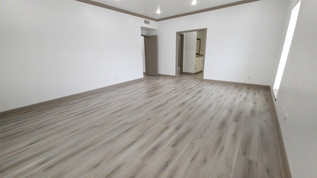 Building Photo - 2400 N Braeswood Blvd
