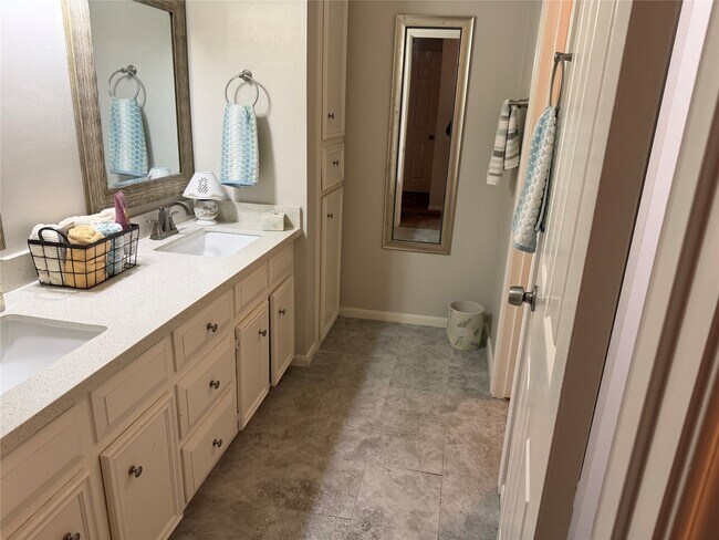 Building Photo - 20307 Pittsford Dr