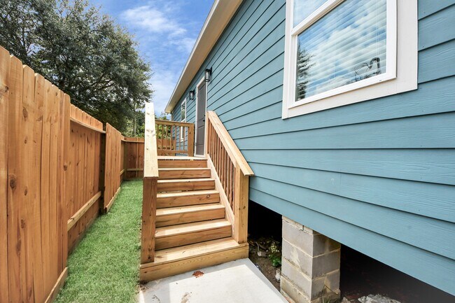 Building Photo - 1314 W Willis St