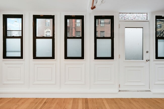 Building Photo - 384 Keap St