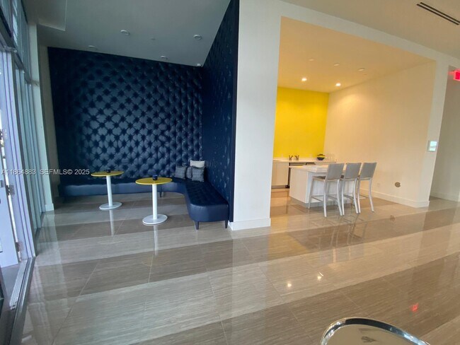 Building Photo - 2000 Metropica Wy