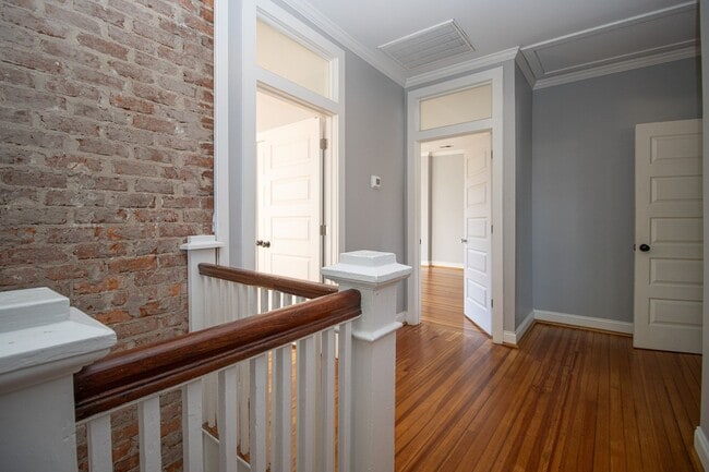 Building Photo - Immediate move-in! Short-term lease! Spacious 4BR/3BA Home Near USC!