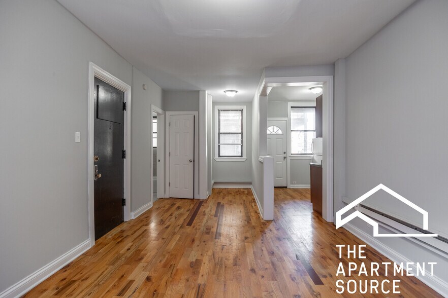Building Photo - 4415 N Wolcott Ave