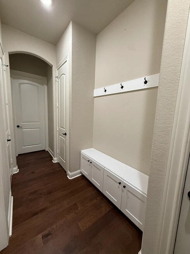 Building Photo - 1110 Bernard Meadows Dr