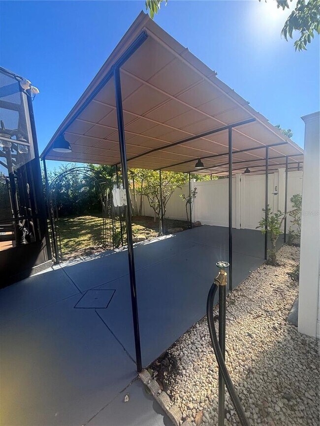 Building Photo - Poinciana Home