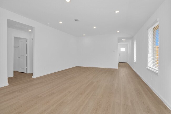 Building Photo - 3518 Grassland Dr