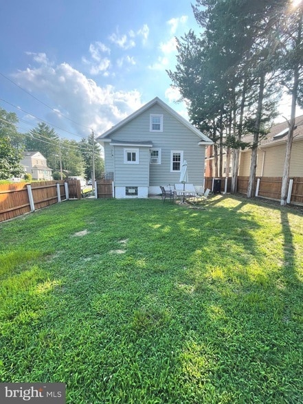 Building Photo - 57 Ridgeway Ave