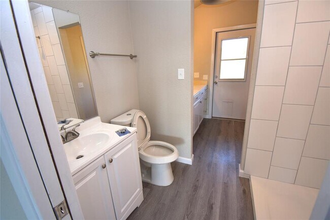 Building Photo - 609 Nomad Dr