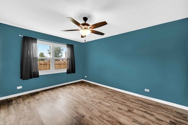 Building Photo - 9215 Fox Ct