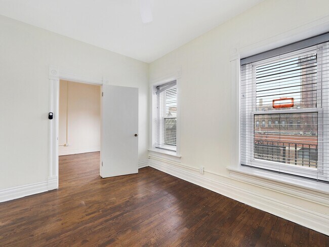 Building Photo - 1359 N Wells St