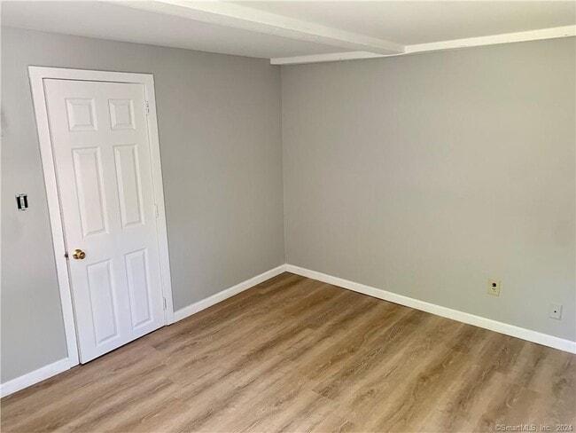 Building Photo - 551 N Main St