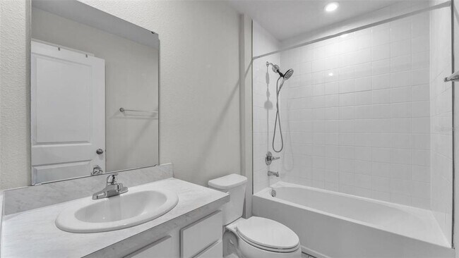 Building Photo - 1450 Haines Dr