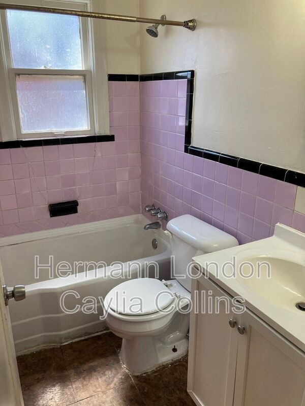 Building Photo - 241 Henquin Dr