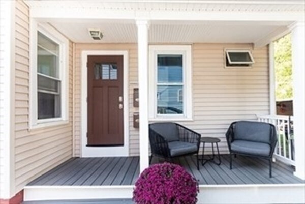 Building Photo - 145 Maple St