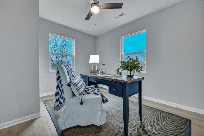 Building Photo - 828 Longbranch Dr